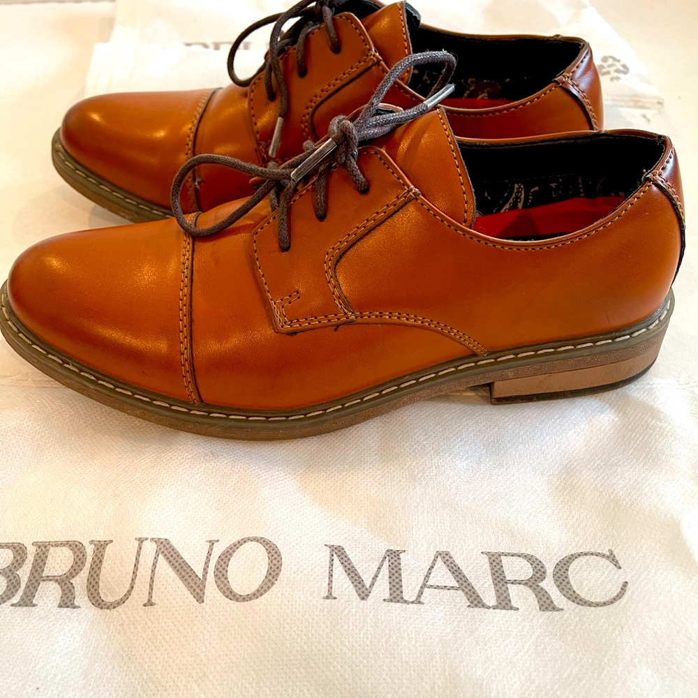 Youth size 5 Bruno Marc tan captoe dress shoe